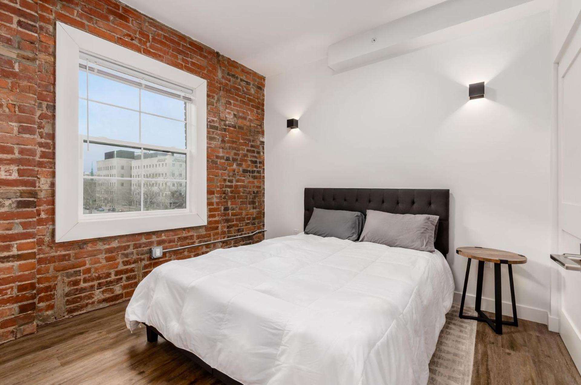 The Broad Cozy Affordable Luxury In Downtown Columbus