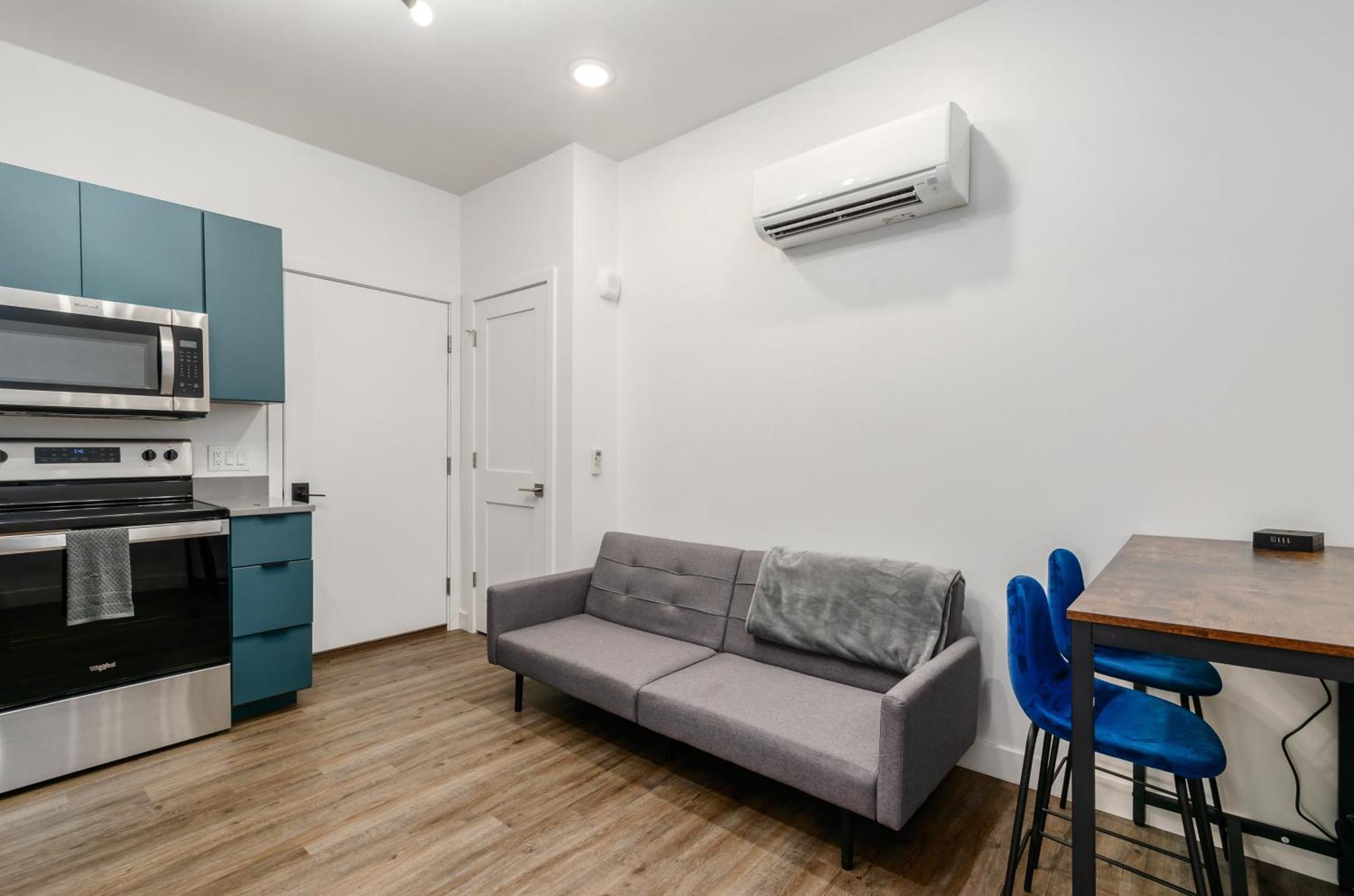 The Broad Cozy Affordable Luxury In Downtown