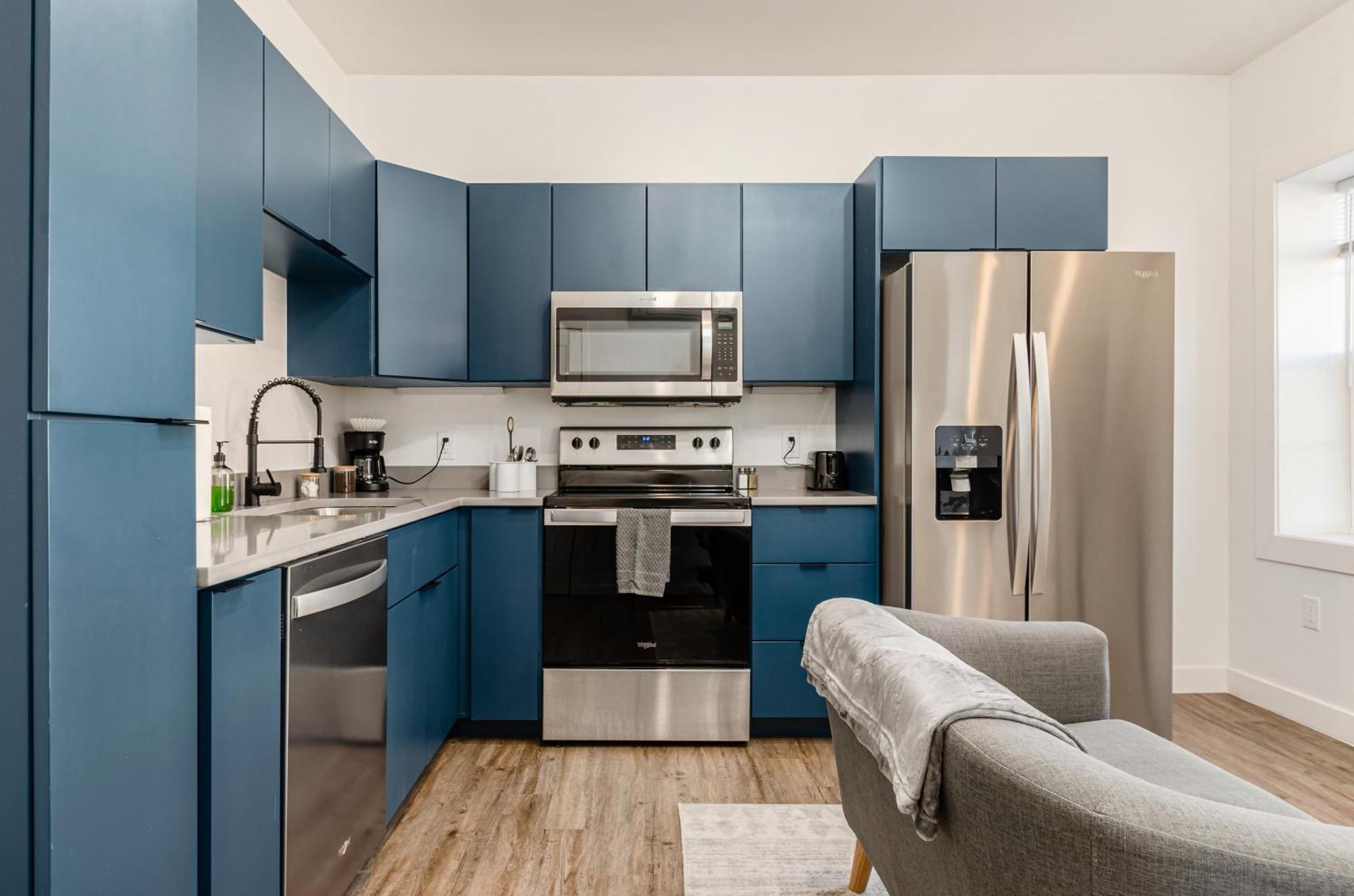 The Broad Cozy Affordable Luxury In Downtown